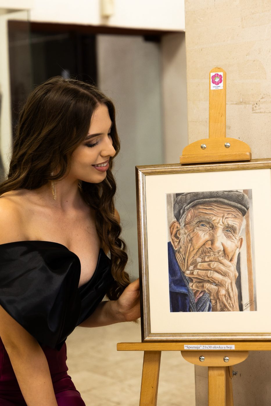 Teodora Barbić beside &lsquo;Spoznaja&rsquo;, 21×30 colour pencil